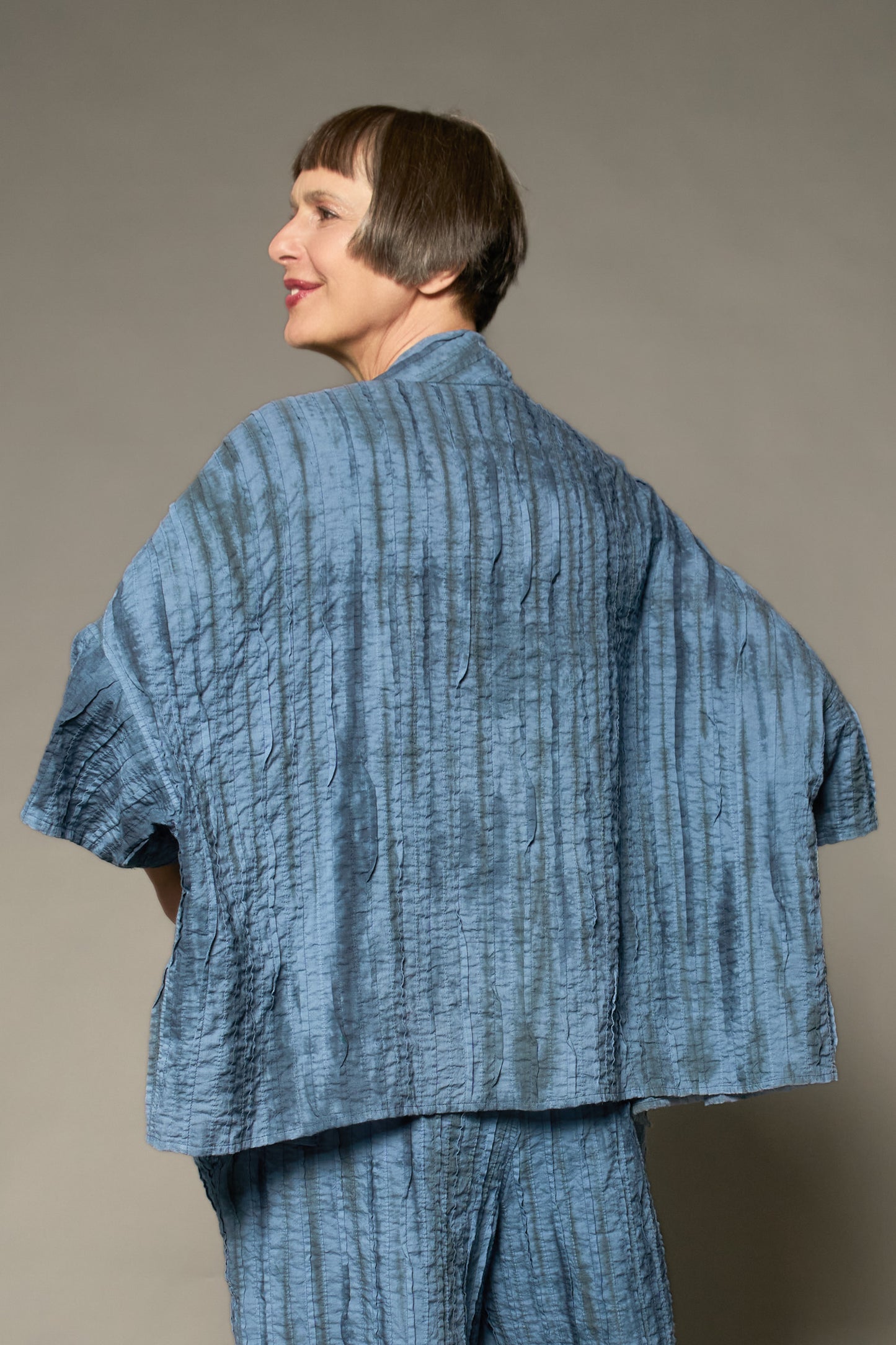 DOUBLE TIE DYE RIPPLE TUCK HIGHT NECK TOP - trw1t107-gry -