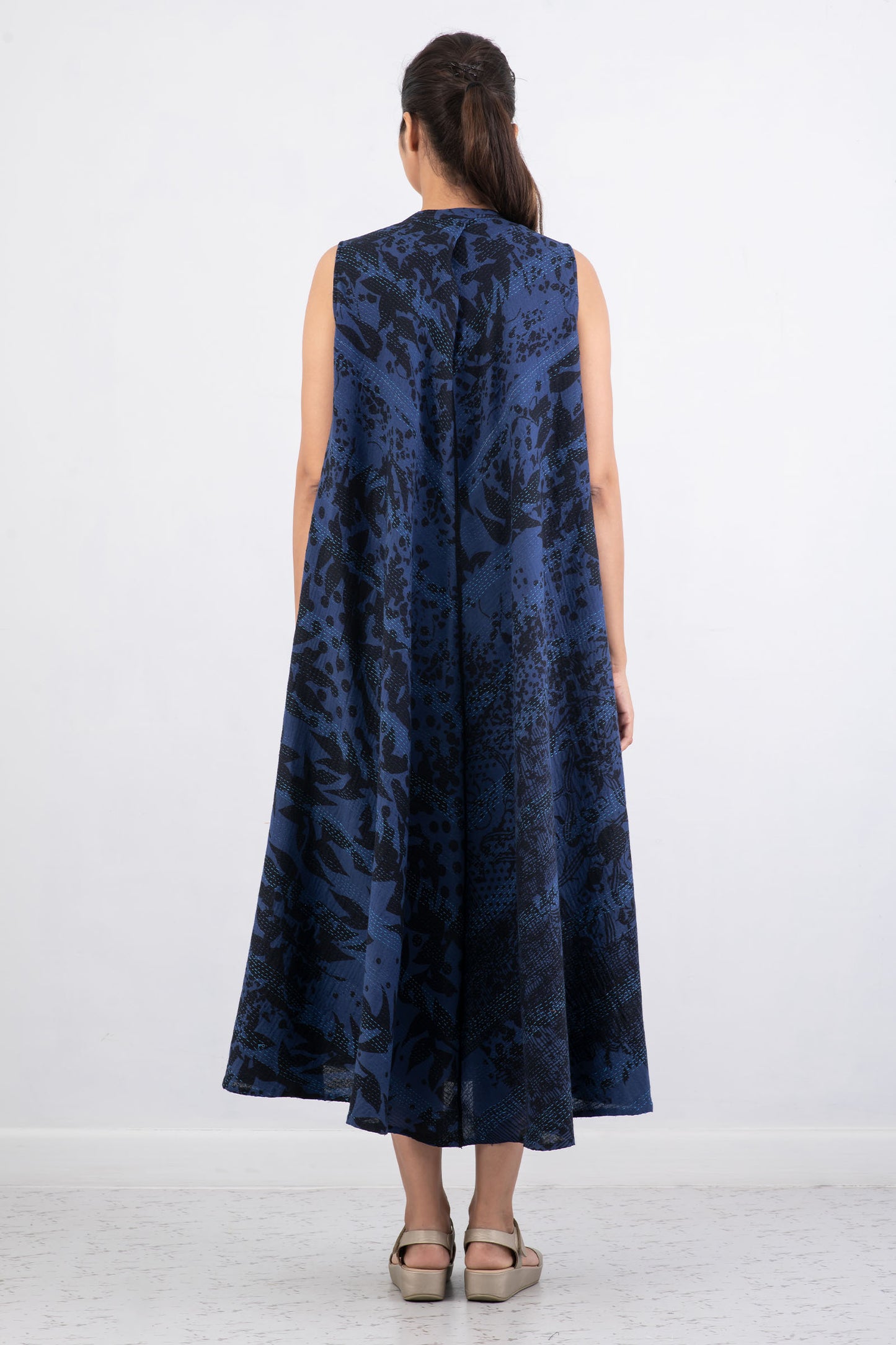 MONOTONE TWILIGHT PRINT KANTHA BAND COLLAR MAXI DRESS