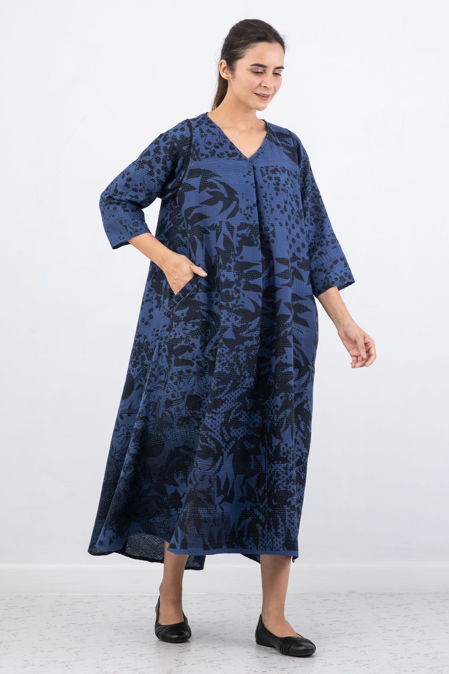 MONOTONE TWILIGHT PRINT KANTHA V-NECK MAXI WITH SLEEVES